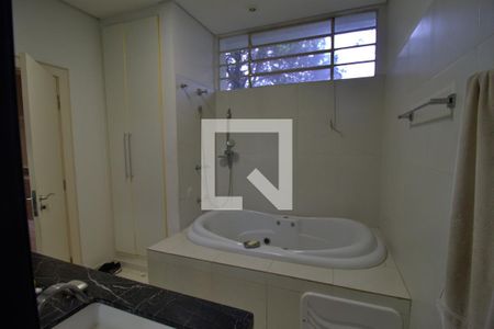 Casa para alugar com 370m², 3 quartos e 3 vagasBanheiro da Suíte 2