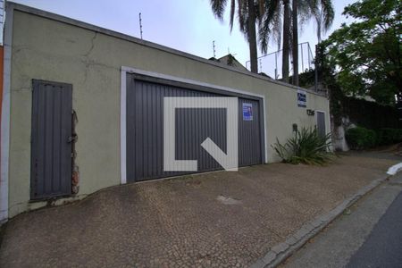 Casa para alugar com 370m², 3 quartos e 3 vagasFachada