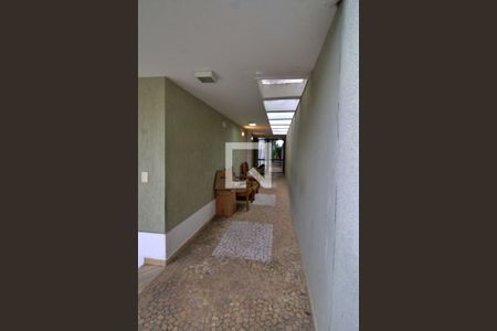 Casa para alugar com 370m², 3 quartos e 3 vagasCorredor externo 