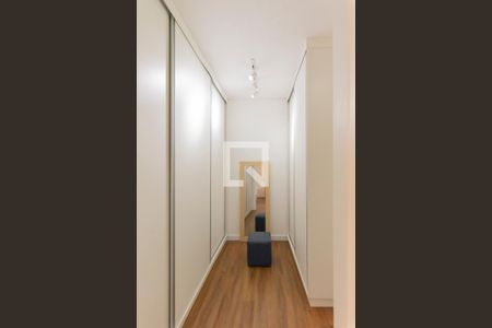 Casa de condomínio à venda com 194m², 3 quartos e 2 vagas Casa de condomínio à venda com 194m², 3 quartos e 2 vagasCloset da Suíte