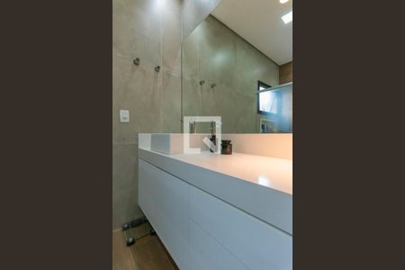 Casa de condomínio à venda com 194m², 3 quartos e 2 vagas Casa de condomínio à venda com 194m², 3 quartos e 2 vagasBanheiro da Suíte