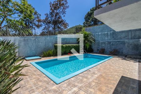 Casa de condomínio à venda com 360m², 4 quartos e 4 vagasQuintal