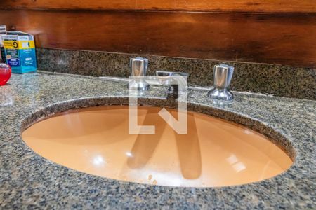 Casa de condomínio à venda com 360m², 4 quartos e 4 vagasBanheiro Social