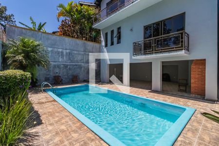 Casa de condomínio à venda com 360m², 4 quartos e 4 vagasQuintal