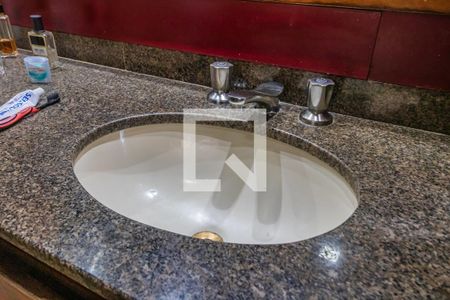 Casa de condomínio à venda com 360m², 4 quartos e 4 vagasBanheiro da Suíte 2