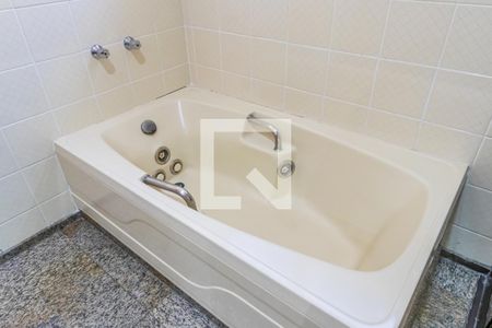 Casa de condomínio à venda com 360m², 4 quartos e 4 vagasBanheiro da Suíte 2