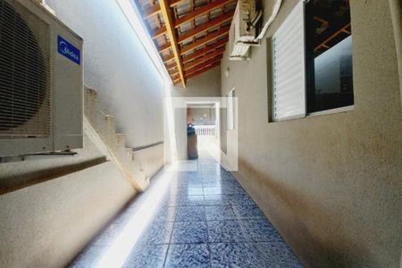 Casa para alugar com 308m², 3 quartos e 3 vagas Casa para alugar com 308m², 3 quartos e 3 vagasCorredor Lateral