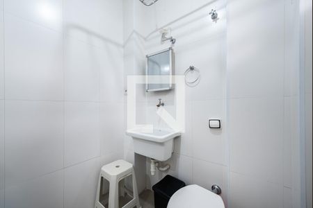 Banheiro de kitnet/studio para alugar com 1 quarto, 30m² em José Menino, Santos