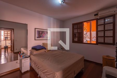 Casa à venda com 294m², 3 quartos e 1 vagaSuíte