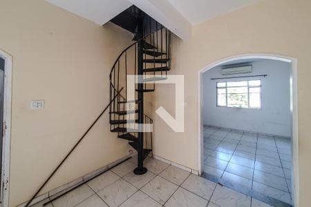 escada de apartamento para alugar com 3 quartos, 180m² em Ipiranga, São Paulo