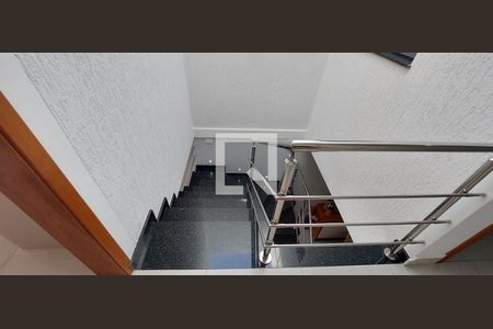 Casa à venda com 120m², 3 quartos e 2 vagasEscadas