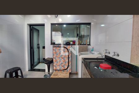 Casa à venda com 120m², 3 quartos e 2 vagasÁrea de Serviço