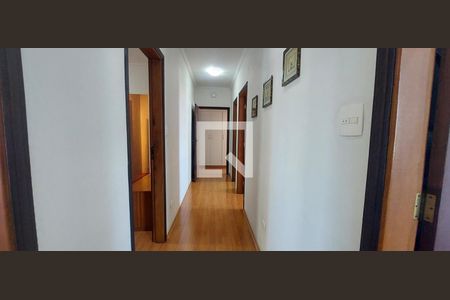Apartamento à venda com 156m², 5 quartos e 2 vagas Apartamento à venda com 156m², 5 quartos e 2 vagasCorredor quartos