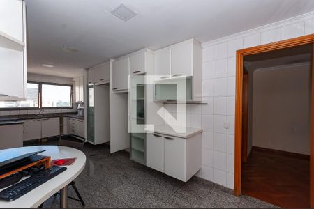 Apartamento à venda com 171m², 4 quartos e 3 vagasCozinha