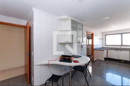 Apartamento à venda com 171m², 4 quartos e 3 vagasCozinha