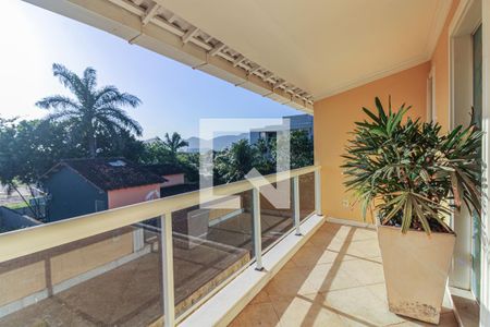 Casa de condomínio à venda com 700m², 6 quartos e 2 vagasVaranda