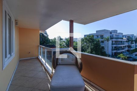 Casa de condomínio à venda com 700m², 6 quartos e 2 vagasSuíte 1 - Varanda