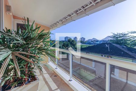 Casa de condomínio à venda com 700m², 6 quartos e 2 vagasVaranda