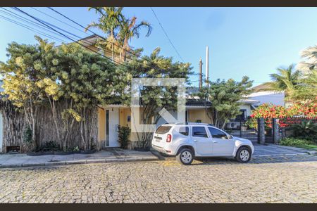 Casa de condomínio à venda com 700m², 6 quartos e 2 vagasFachada