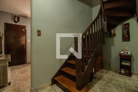 Casa à venda com 88m², 2 quartos e sem vagaEscada