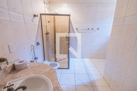 Casa à venda com 720m², 4 quartos e 6 vagasBanheiro do Quarto 1 