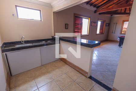 Casa à venda com 720m², 4 quartos e 6 vagasCozinha