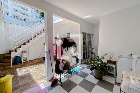 Casa à venda com 140m², 4 quartos e 1 vagaÁrea de Serviço