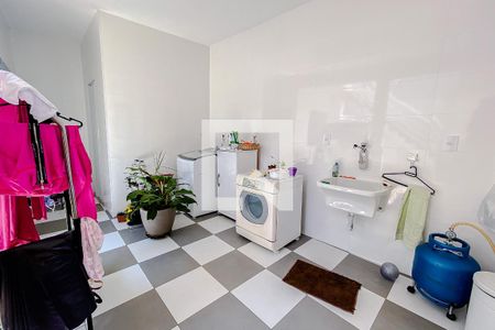 Casa à venda com 140m², 4 quartos e 1 vagaÁrea de Serviço