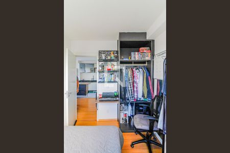 Quarto 1 de apartamento para alugar com 2 quartos, 40m² em Parque Maria Helena, São Paulo