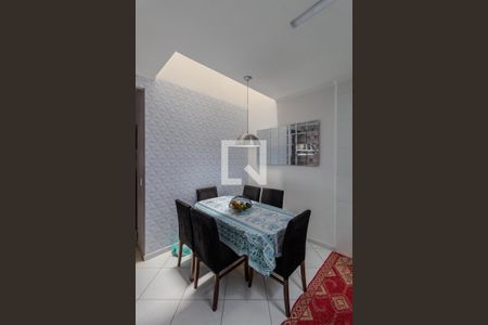 Casa à venda com 120m², 3 quartos e 2 vagas Casa à venda com 120m², 3 quartos e 2 vagasCozinha