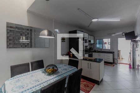 Casa à venda com 120m², 3 quartos e 2 vagas Casa à venda com 120m², 3 quartos e 2 vagasCozinha