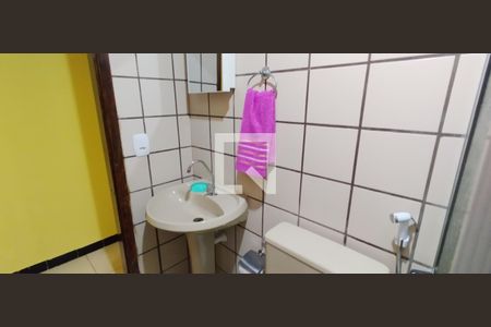 Banheiro de casa de condomínio para alugar com 3 quartos, 100m² em Stella Maris, Salvador
