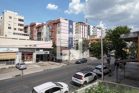 Casa à venda com 244m², 5 quartos e 3 vagasVista do quarto 2