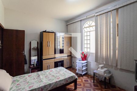 Casa à venda com 244m², 5 quartos e 3 vagassuíte 1