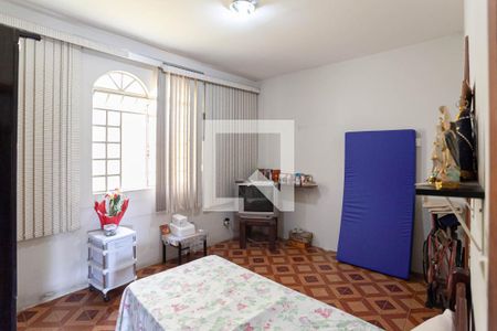 Casa à venda com 244m², 5 quartos e 3 vagassuíte 1