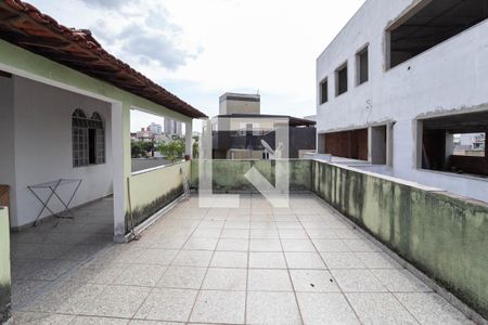 Casa à venda com 244m², 5 quartos e 3 vagasTerraço