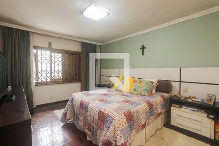Casa à venda com 374m², 5 quartos e 6 vagasSuite