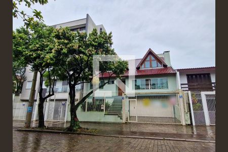 Casa à venda com 374m², 5 quartos e 6 vagasFachada