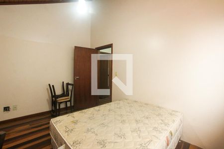 Casa à venda com 374m², 5 quartos e 6 vagasQuarto 5