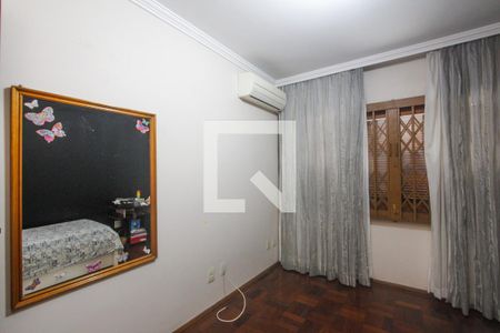 Casa à venda com 374m², 5 quartos e 6 vagasQuarto 2