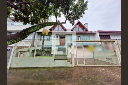 Casa à venda com 374m², 5 quartos e 6 vagasFachada
