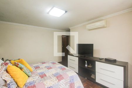 Casa à venda com 374m², 5 quartos e 6 vagasSuite