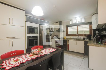 Casa à venda com 374m², 5 quartos e 6 vagasCozinha