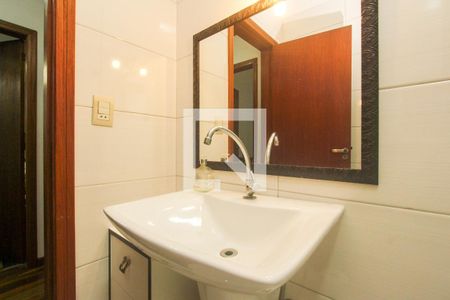 Casa à venda com 374m², 5 quartos e 6 vagasBanheiro social 2