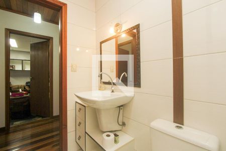 Casa à venda com 374m², 5 quartos e 6 vagasBanheiro social 2