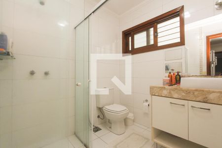 Casa à venda com 374m², 5 quartos e 6 vagasBanheiro social 1