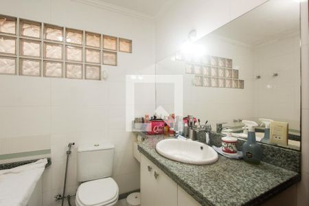 Casa à venda com 374m², 5 quartos e 6 vagasBanheiro suite