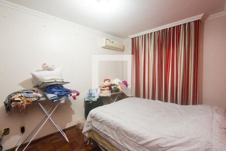 Casa à venda com 374m², 5 quartos e 6 vagasQuarto 4
