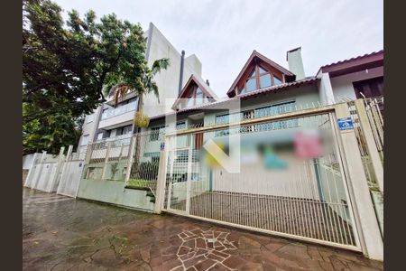 Casa à venda com 374m², 5 quartos e 6 vagasFachada