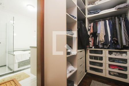 Casa à venda com 374m², 5 quartos e 6 vagasCloset